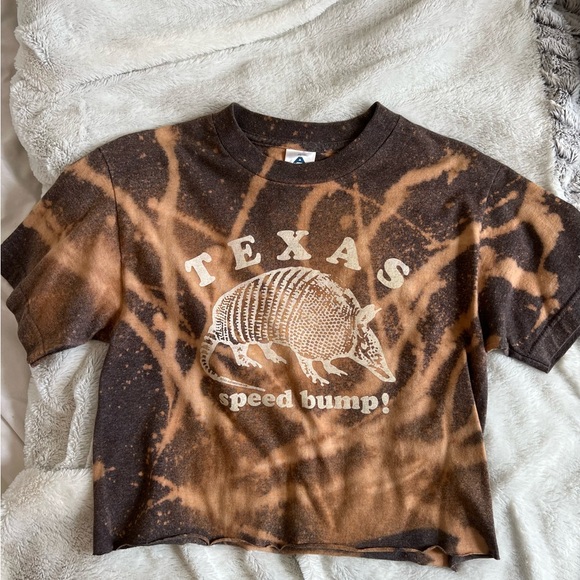 🌱🦢4 FOR $15!🦢🌱 Bleached Armadillo tee - Picture 2 of 3